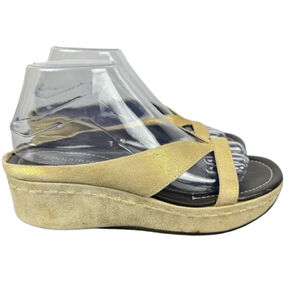 Donald Pliner Sasa Platform Wedge Thong Womens 8M Gold Slides Thong Casual Italy
